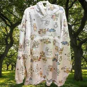 Disney Women’s Winnie the Pooh Soft Cream Poncho Sherpa XL